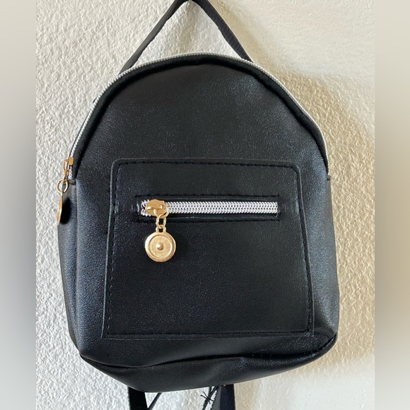Handbags - Cool Trendy Mini Backpack - Black Leather